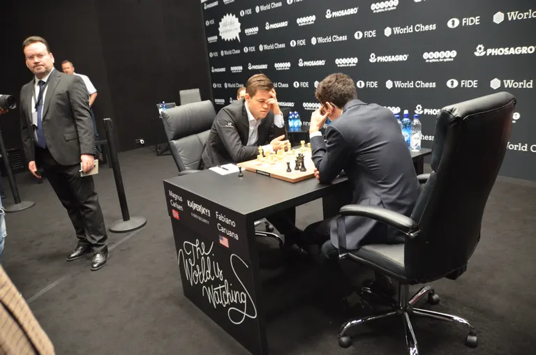 Carlsen and Caruana playing game nine in London in 2018