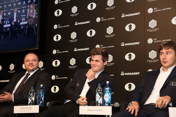 Magnus Carlsen and Sergey Karjakin at the post-match press conference in New York in 2016.