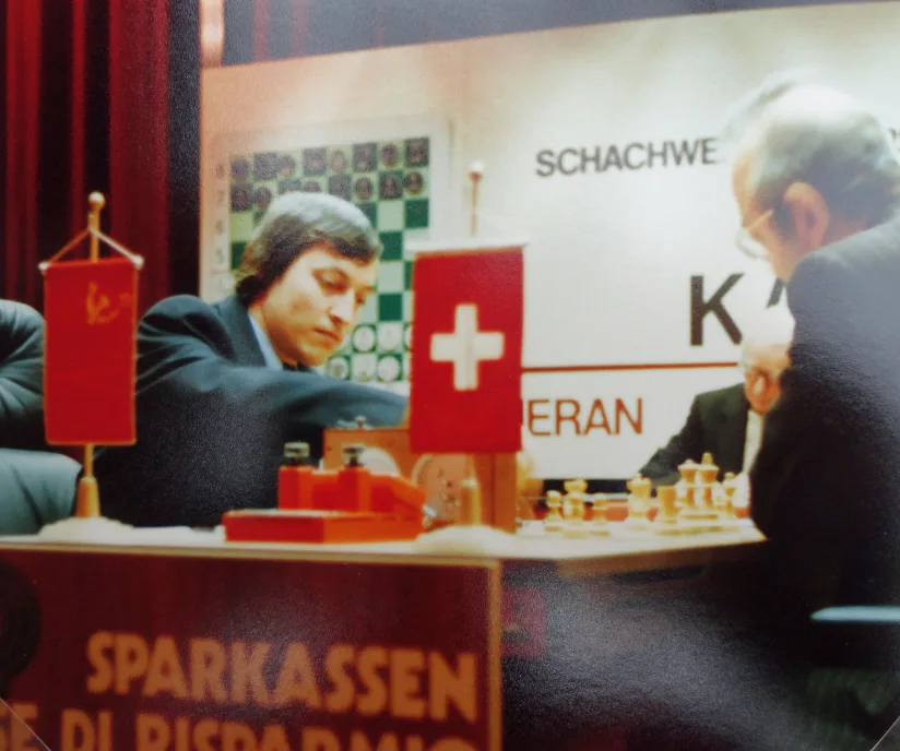 Anatoly Karpov and Viktor Korchnoi at the start of game 1 in Merano, 1 October 1981.